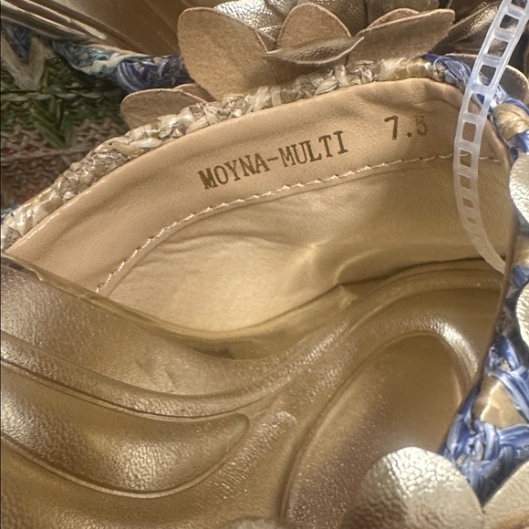 Azalea Wang Moyna Floral Embellished Platform Wedge Sandals Size 7.5 NWOB - Picture 7 of 11